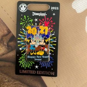 Disney World 2021 Mickey Minnie Mouse New Year Pin